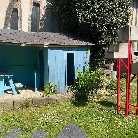 Maison Sous Le Signe De L'art Et De La Verdure