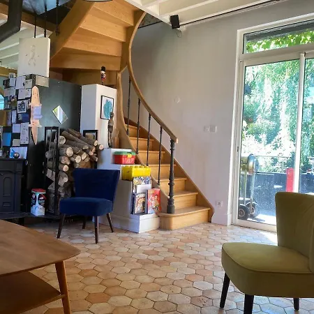 Maison Sous Le Signe De L'art Et De La Verdure * Contay