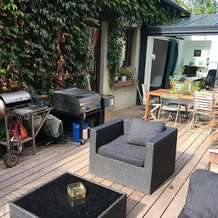 Maison Sous Le Signe De L'art Et De La Verdure *