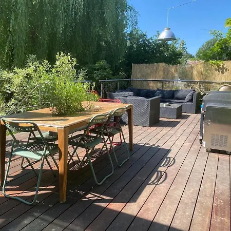 Maison Sous Le Signe De L'art Et De La Verdure