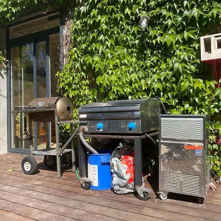 Maison Sous Le Signe De L'art Et De La Verdure *