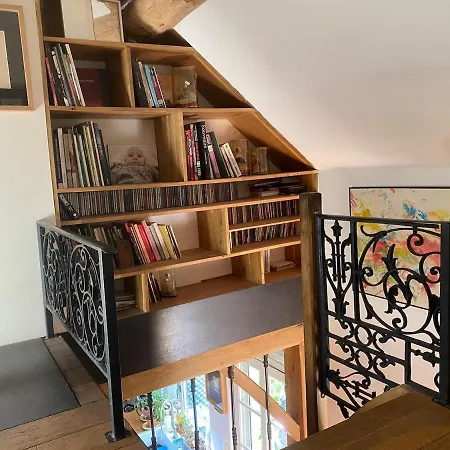 Maison Sous Le Signe De L'art Et De La Verdure