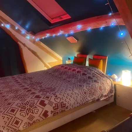 Maison Sous Le Signe De L'art Et De La Verdure بيت للعطل