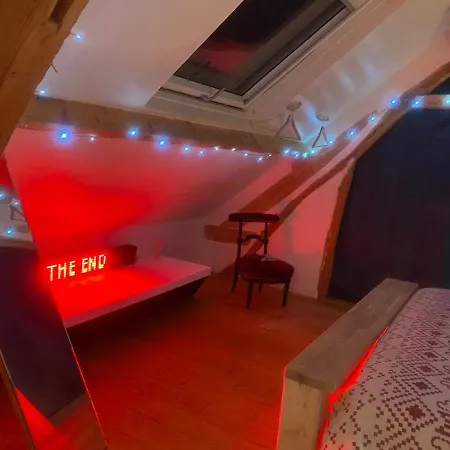 Maison Sous Le Signe De L'art Et De La Verdure * Contay