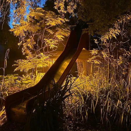 Maison Sous Le Signe De L'art Et De La Verdure *