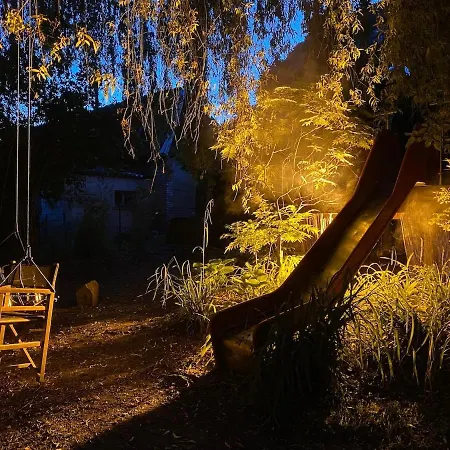 Maison Sous Le Signe De L'art Et De La Verdure